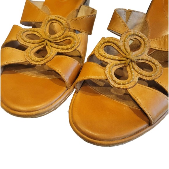 Clarks Artisan Series Tan Leather Sandals Size 8.5 - Picture 4 of 6